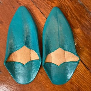 Moroccan Babouche Leather Slippers ~ Turquoise (8.5/9 W)